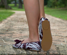 Carica l'immagine nel visualizzatore di Gallery, BRIGITTE – Broccato Giappone Vinaccia /Bordeaux