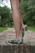 Carica l'immagine nel visualizzatore di Gallery, BRIGITTE – Broccato Foliage Nero/ Giallo