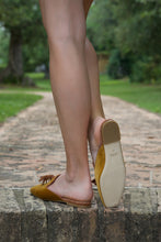 Carica l'immagine nel visualizzatore di Gallery, URSULA – Velluto Senape