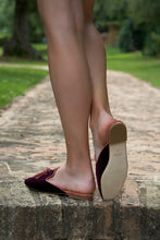 Carica l'immagine nel visualizzatore di Gallery, URSULA – Velluto Prugna