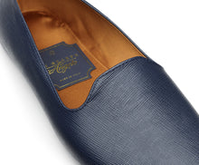 Carica l'immagine nel visualizzatore di Gallery, HOME SLIPPER DONNA -  Pelle saffiano e Raso Blu Notte/Cognac