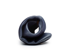 Carica l'immagine nel visualizzatore di Gallery, HOME SLIPPER DONNA -  Pelle saffiano e Raso Blu Notte/Cognac