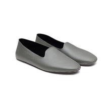 Carica l'immagine nel visualizzatore di Gallery, HOME SLIPPER UOMO - Pelle saffiano e Raso Grigio/Nero