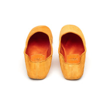 Carica l'immagine nel visualizzatore di Gallery, HOME SLIPPER DONNA - Camoscio e Raso Giallo Sole