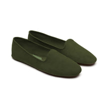 Carica l'immagine nel visualizzatore di Gallery, HOME SLIPPER UOMO - Camoscio e Raso Verde Militare