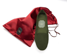 Carica l'immagine nel visualizzatore di Gallery, HOME SLIPPER DONNA - Camoscio e Raso Verde Militare