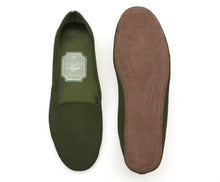Carica l'immagine nel visualizzatore di Gallery, HOME SLIPPER UOMO - Camoscio e Raso Verde Militare