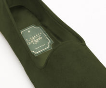 Carica l'immagine nel visualizzatore di Gallery, HOME SLIPPER UOMO - Camoscio e Raso Verde Militare