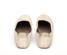 Carica l'immagine nel visualizzatore di Gallery, HOME SLIPPER UOMO - Camoscio e Raso Panna