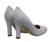 Carica l'immagine nel visualizzatore di Gallery, YVONNE - Camoscio Bianco Ghiaccio